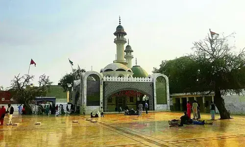 Secretary reviews progress of shrine uplift plan