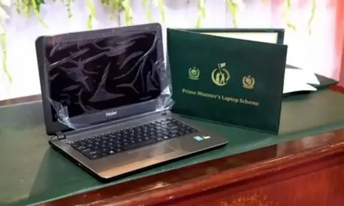 Prime Minister&rsquo;s Laptop Scheme: Over 1900 students receive laptops at GCUF