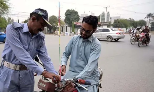 &lsquo;Safety rods&rsquo; to be installed on bikes: commissioner