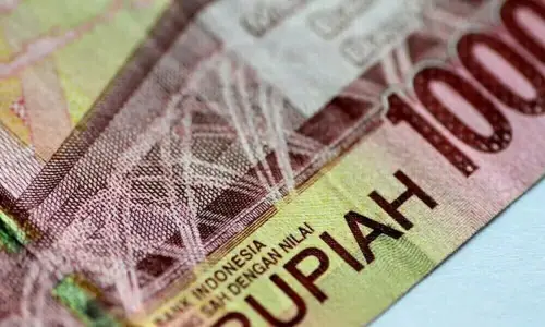 Indonesian rupiah hits record low on central bank independence, fiscal concerns
