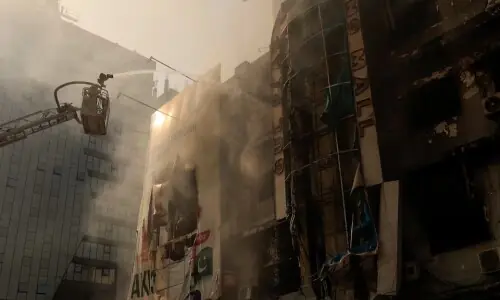 Death toll in Karachi&rsquo;s Gul Plaza fire rises to 28; over 80 still missing