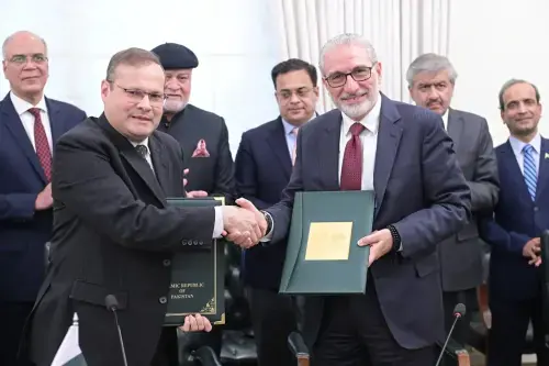 پاکستان اور اسلامی ترقیاتی بینک کے درمیان 60 کروڑ 34 لاکھ ڈالر کے 3 اہم معاہدوں پر دستخط