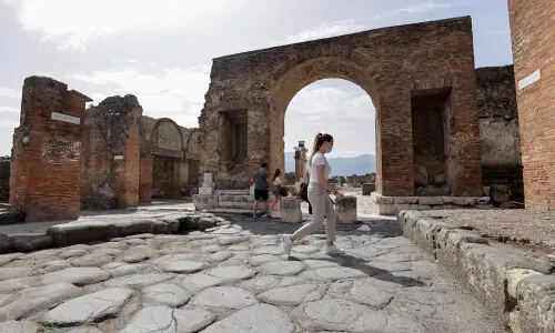 Digital scans unveil new love notes and sketches on ancient Pompeii wall