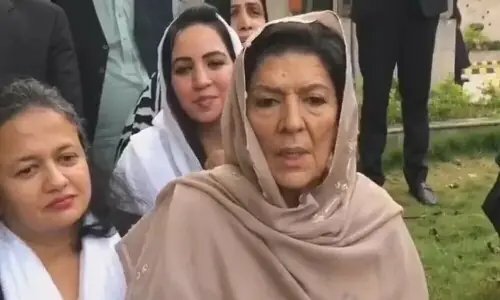 IK&rsquo;s sisters, party workers stage sit-in