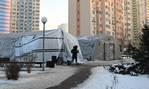 Around 3,000 apartment buildings in Ukrainian capital still without heat, mayor says