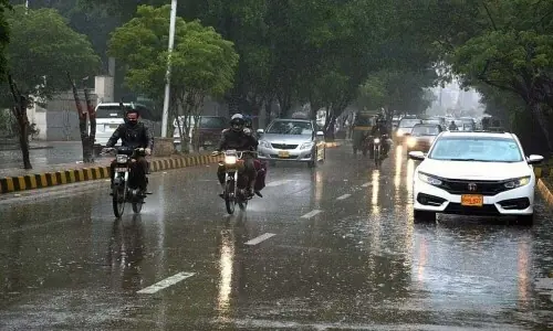 Winter rain accompanied by gusty winds hits parts of Karachi