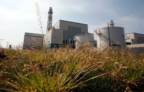 Japan suspends restart of world&rsquo;s biggest nuclear plant