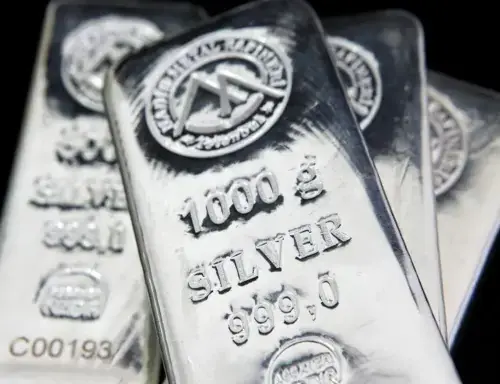 Silver hits record high above USD100/oz as gold closes in on USD5,000 milestone