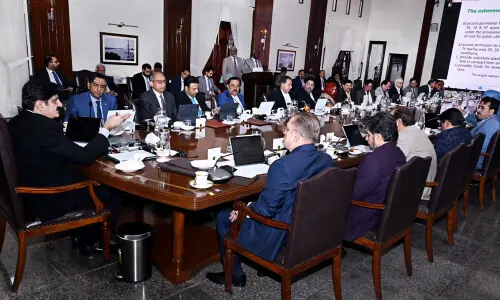 Sindh cabinet approves Rs19bn Karachi road projects, &lsquo;major relief&rsquo; for Gul Plaza victims