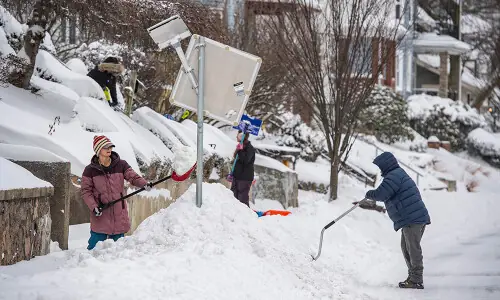 US monster storm kills 30