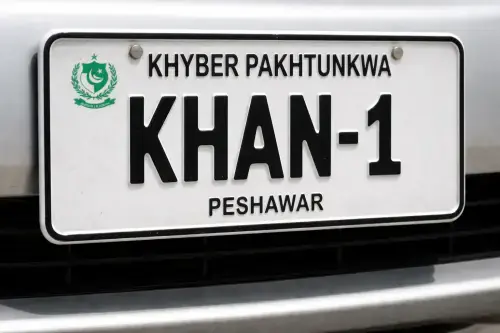 ذاتی نمبر پلیٹس کی نیلامی، خان 1 ایک کروڑ 11 لاکھ روپے میں فروخت