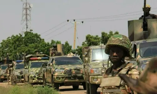 Heavy gunfire erupts near Niger capital&rsquo;s airport before calm returns