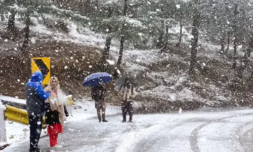 ملک کے شمالی علاقوں میں کل سے ہلکی بارش اور برف باری متوقع ہے، محکمہ موسمیات