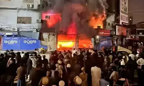Gul Plaza tragedy: Governor visits Delhi Colony to offer condolences