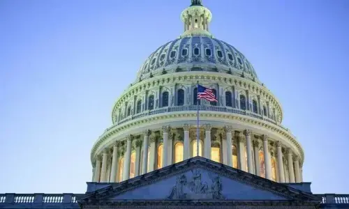US govt shuts down but quick resolution expected