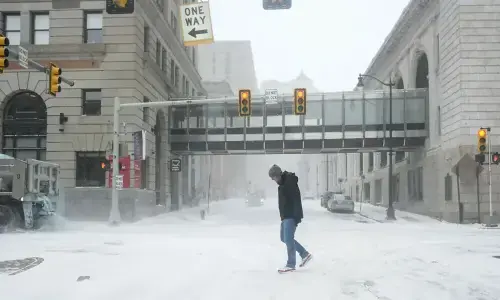 Snowstorm disrupts travel in southern US as blast of icy weather widens Snowstorm disrupts travel in southern US as blast of icy weather widens