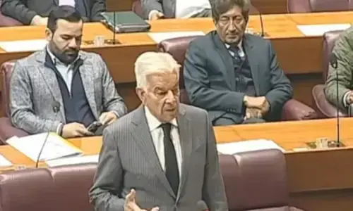 تیل اسمگلنگ پر کریک ڈاؤن کے بعد بلوچستان میں بدامنی کے پیچھے مجرمانہ گٹھ جوڑ ہے، خواجہ آصف