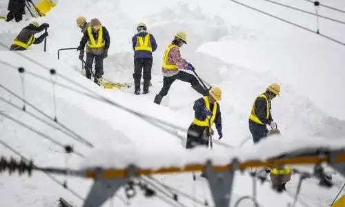 Japan warns of avalanches as snow deaths rise to 35