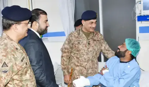 آرمی چیف کا دورہ کوئٹہ، دہشت گردوں اور سہولت کاروں کے خلاف سخت کارروائی کا عزم