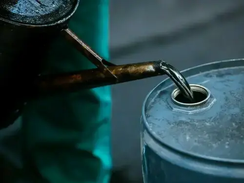 Oil prices climb 3pc Oil prices climb 3pc