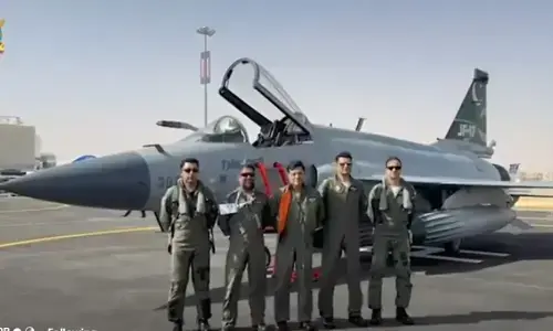 ورلڈ ڈیفنس شو 2026 میں پاک فضائیہ کے جے ایف-17 بلاک تھری اور سپر مشاق کے جلوے