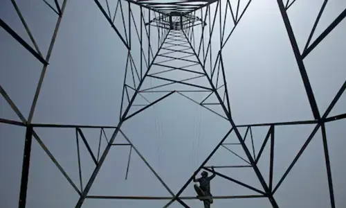 بجلی نرخ بڑھنے سے مہنگائی میں اضافے کا خدشہ، صنعتی شعبے کو ریلیف ملے گا، ماہرین