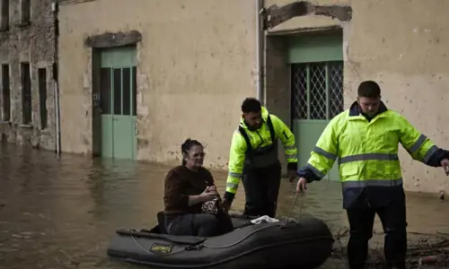 Hundreds of thousands without power after storm lashes France