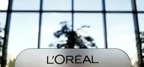 L&rsquo;Oreal sees China improving after weak quarter hits shares