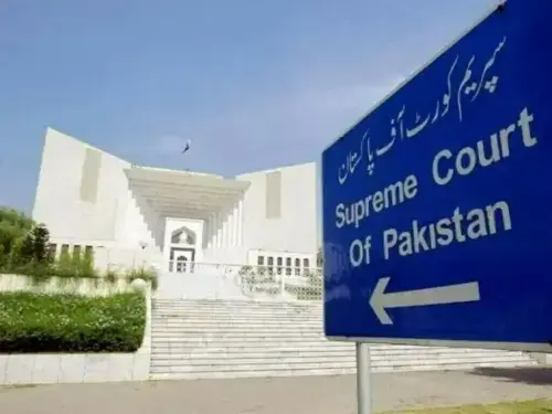 Rs10b defamation case against IK: SC stays proceedings
