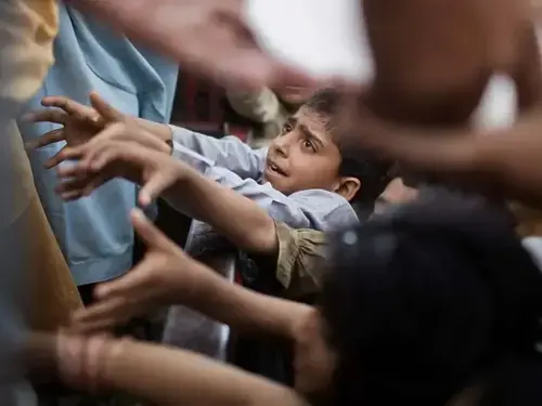 بڑھتی مہنگائی اور سست معاشی نمو سے مزید پاکستانی غربت کی لکیر سے نیچے چلے گئے
