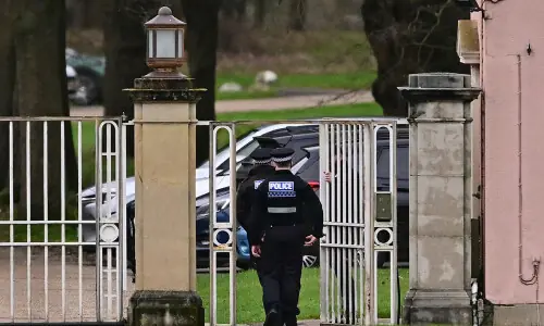 UK govt urged to release documents linked to ex-prince Andrew