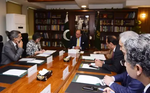 محمد اورنگزیب کا مضبوط وفاقی نگرانی پر زور، عالمی بینک نے اصلاحاتی ایجنڈے کی حمایت کردی