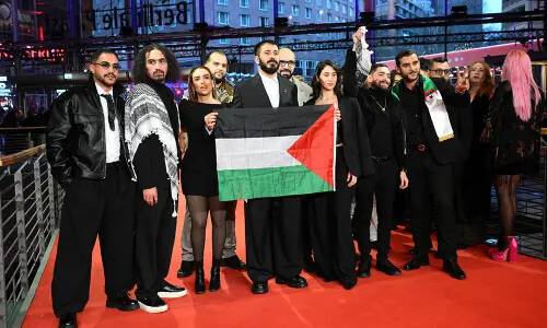 Filmmakers defend Berlin festival chief in Gaza row