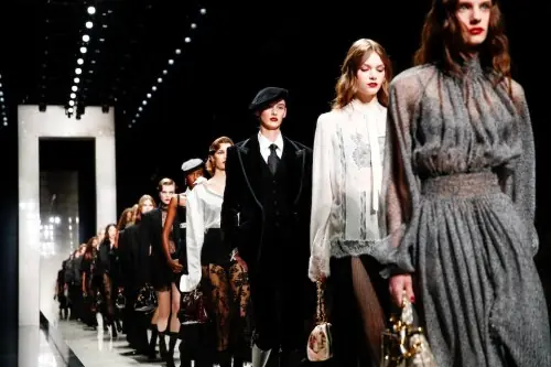 Dolce & Gabbana spotlights &ldquo;Identity&rdquo; with all‑black Milan runway