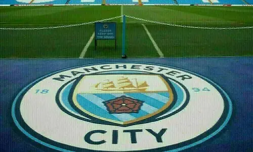 Man City move within two points of leaders Arsenal, Liverpool thrash West Ham