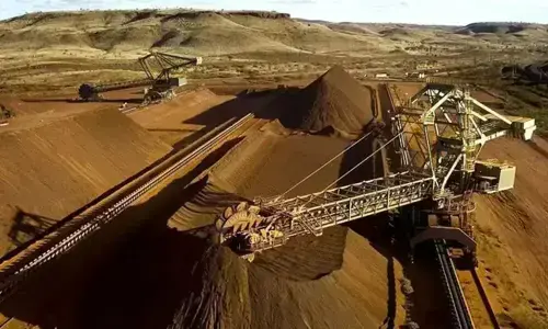 Iron ore wobbles as investors weigh rising freight costs against falling demand