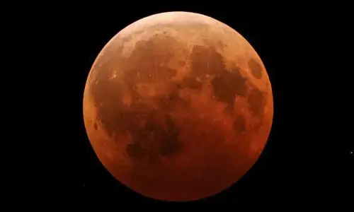 پاکستان میں بلڈ مون آج نظر آئے گا