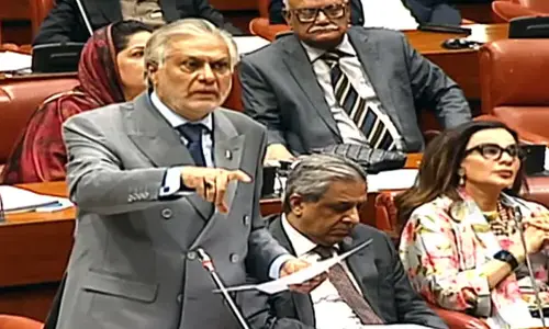 پاکستان امریکا اور ایران میں کشیدگی کم کرنے کی کوششیں جاری رکھے گا، اسحاق ڈار