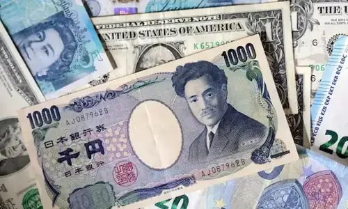 Yen and euro hit by energy import concerns, US dollar gains