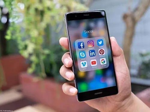 Turkiye&rsquo;s ruling party submits bill to ban social media for under-15s
