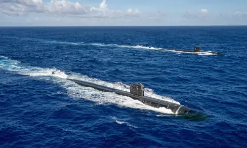 US submarine sinks Iranian warship