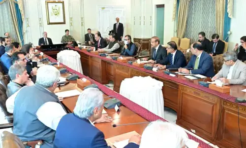 وزیراعظم کا پیٹرول کی ذخیرہ اندوزی کے خلاف ملک گیر کریک ڈاؤن کا حکم