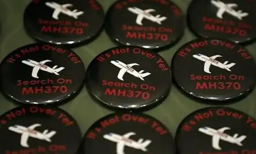 Families of flight MH370 passengers urge Malaysia to extend search