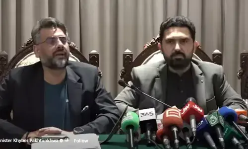 کے پی حکومت کا پیٹرولیم قیمتوں میں اضافے کے بعد موٹر سائیکل سواروں کے لیے فیول سبسڈی کا اعلان