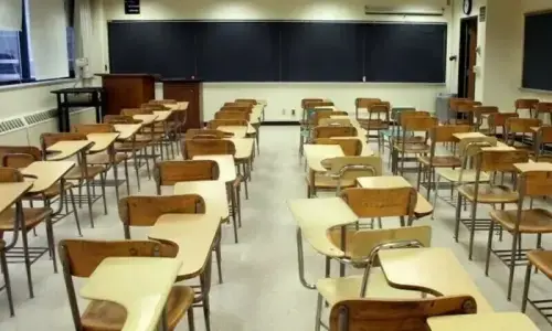 سندھ میں تمام تعلیمی ادارے 31 مارچ تک بند، امتحانات شیڈول کے مطابق ہوں گے