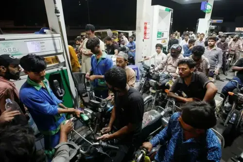 مشرقِ وسطیٰ میں تیل بحران: پاکستان میں ایندھن کی سپلائی مستحکم ہے، ترجمان وزیرِاعظم