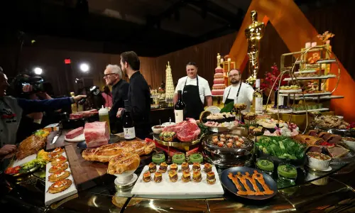 Caviar and comfort food on the menu for A-listers on Oscars night