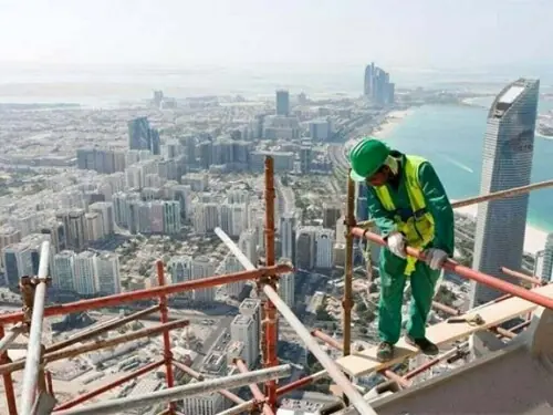 Dubai&rsquo;s low-paid workers on edge as Mideast war hits tourism