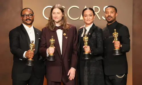 Warner Bros&rsquo; Oscar triumph a bittersweet moment as Paramount deal looms