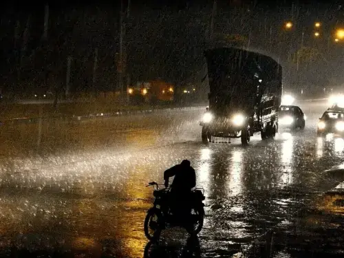Heavy rain and strong winds hit Karachi